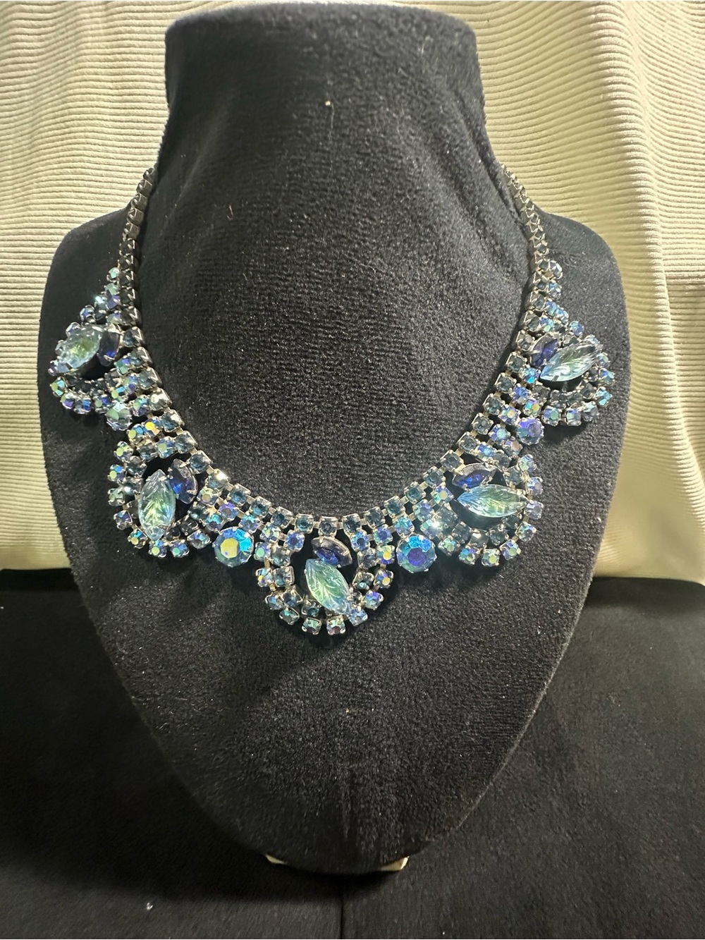 Lovely Vtg Sea of Blue Glass Rhinestone Scalloped Bib Necklace